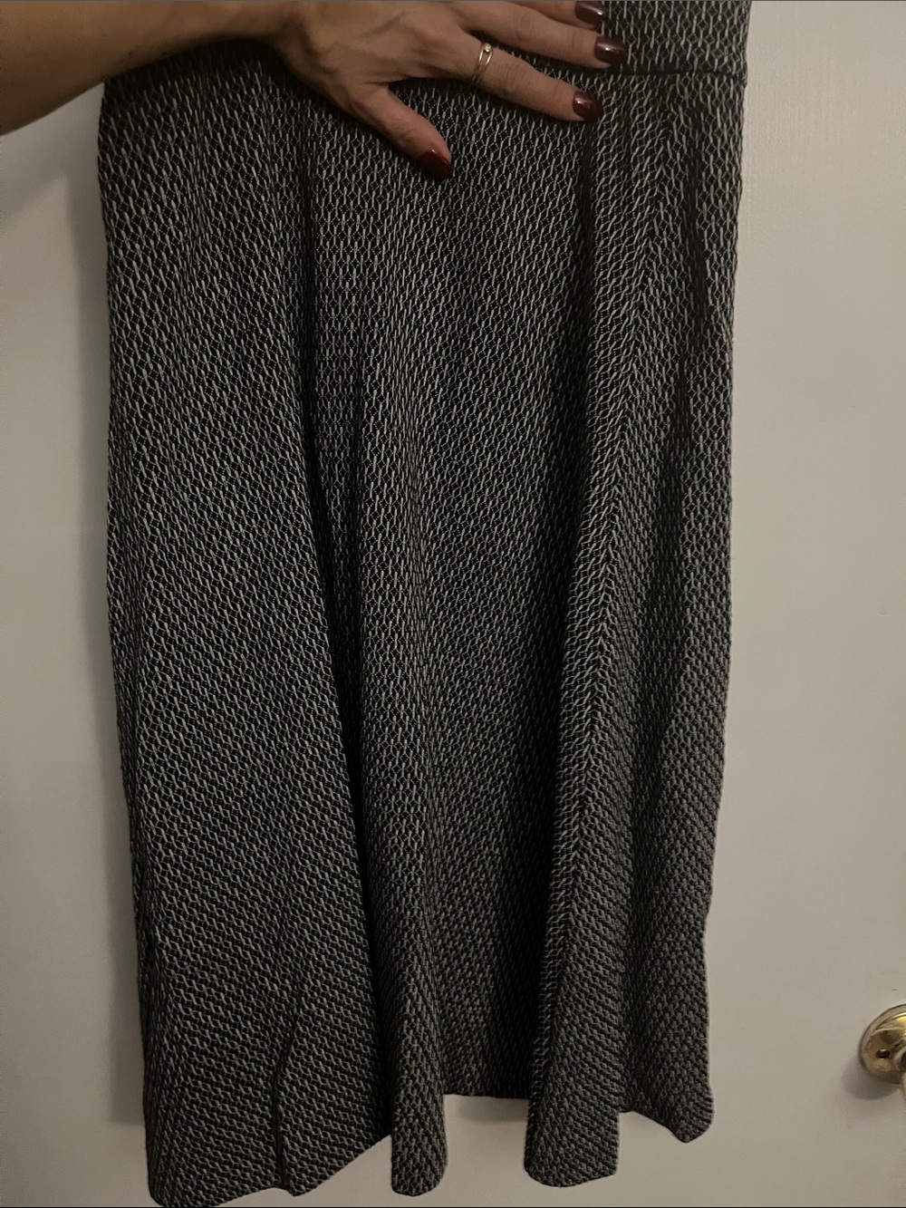 Ann Taylor xxs Black and White Textured Knit Panel - A line skirt,